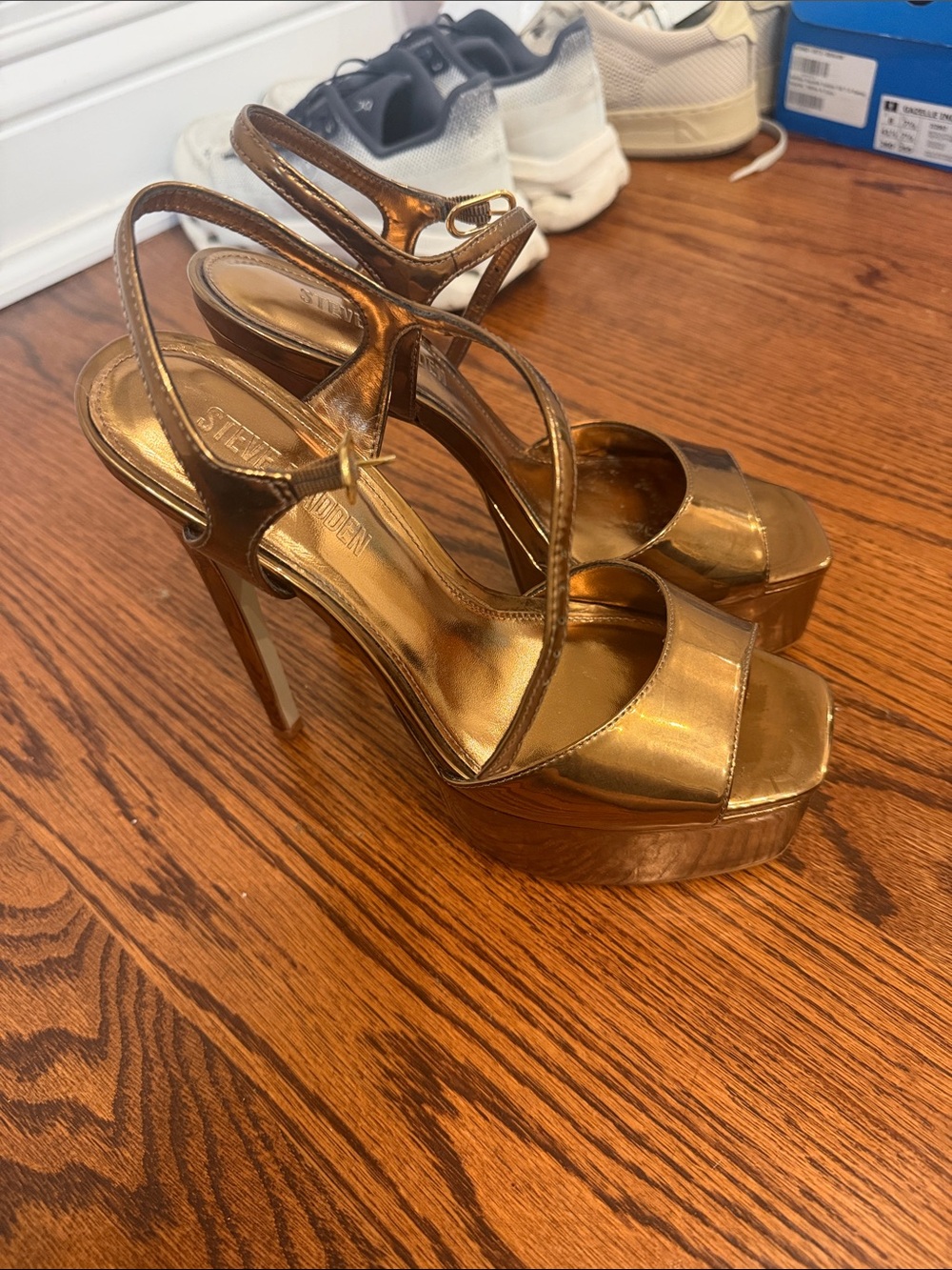 Steve Madden Gold Platform Strappy High Heel Sandals size 8.5
